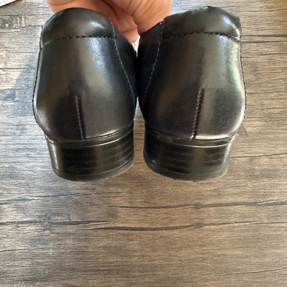 **CLARKS* Navy Round Toe Shoes Size 6 - Picture 6 of 8